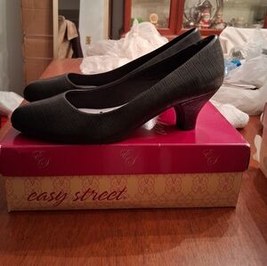 Easy Street Black Women's Pumps Size 11ww